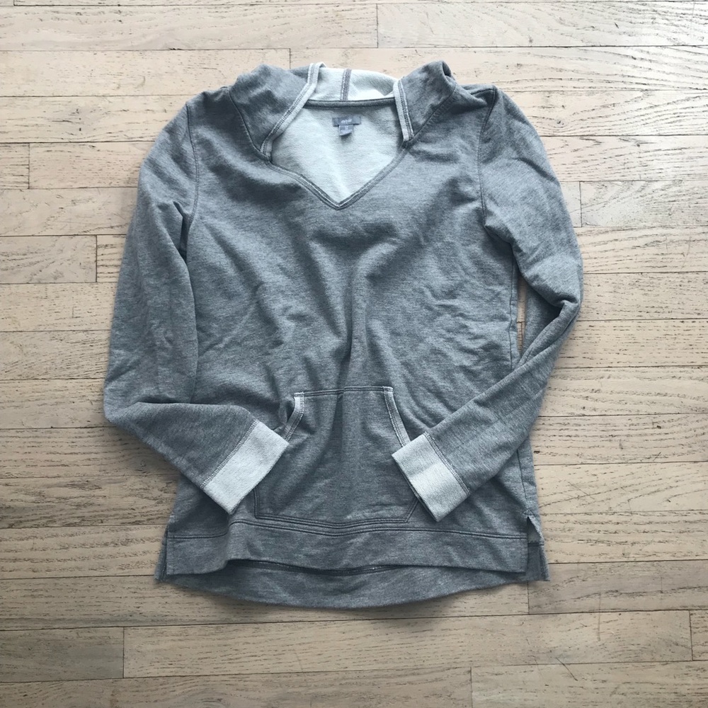 V neck aerie sweatshirt